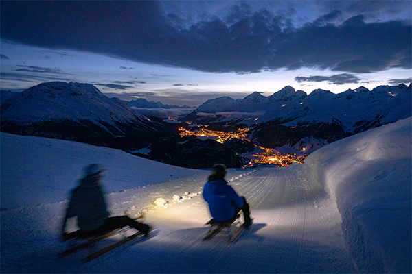 Engadin Abendliche Schlittenfahrt bei Engadin