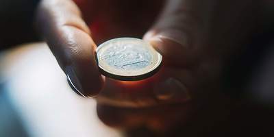 Sparschwein mit Geldmünzen