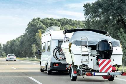 Was Du beim Fahren mit Anhänger wissen musst