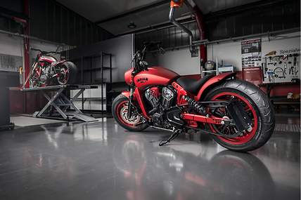 Indian Scout Bobber Custom in einer Motorradwerkstatt