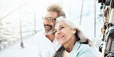 Ein Ehepaar fragt sich, ob es eine gemeinsame Sterbegeldversicherung abschließen kann.