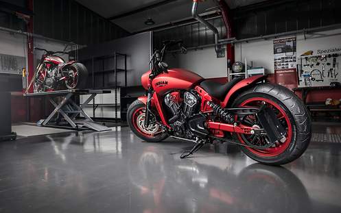 Indian Scout Bobber Custom in einer Motorradwerkstatt