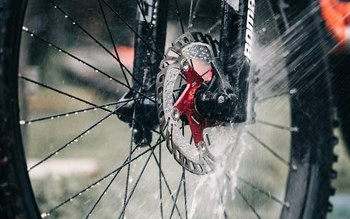 Fahrrad als erstes schrubben