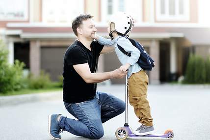 Vater mit Kindern