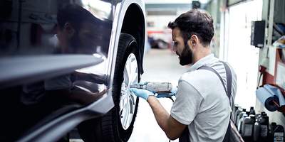 Reifenwechsel - Ratgeber Autoversicherung - Header