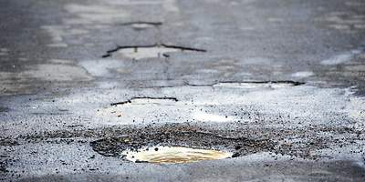 Schlagloch - Ratgeber Autoversicherung - Header