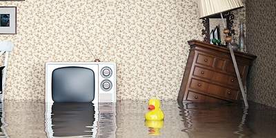 Wasserschaden im Keller - Hausratversicherung - Ratgeber - Header
