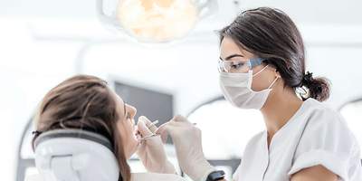 Wurzelbehandlung Stage-Bild für den Artikel „Zahnzusatzversicherung für Wurzelbehandlung“