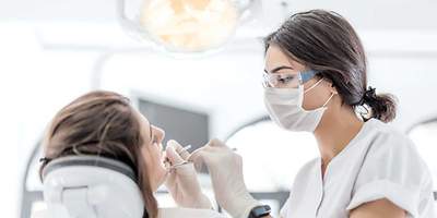 Kosten für Zahnsteinentfernung Stage-Bild für den Artikel „Kosten für Zahnsteinentfernung“