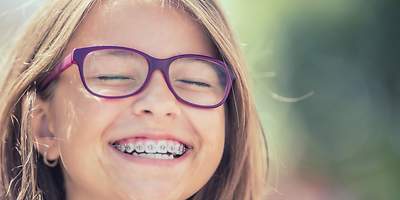 Zahnspangen bei Kindern Stage-Bild für den Artikel „Zahnspangen bei Kindern“