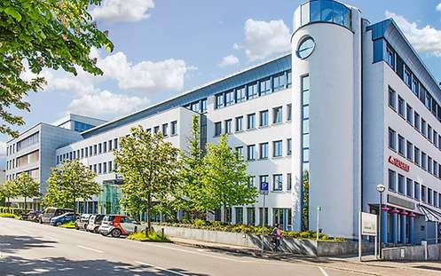 UNSERE HAUPTNIEDERLASSUNG Das Gebäude der Cosmos Direkt.