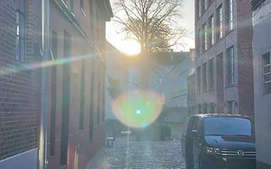 Sonnenuntergang und Häuser