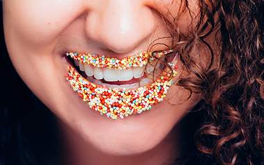 Lippen mit bunten Streuseln