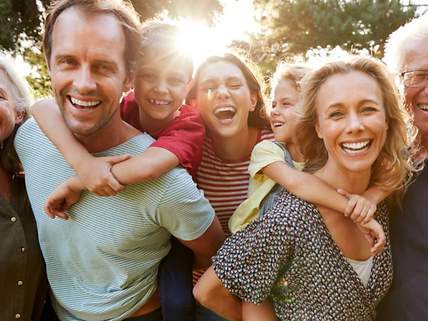 Fröhliche Familie