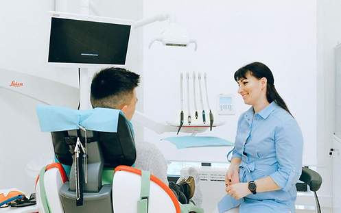 Patient bei der Zahnärztin