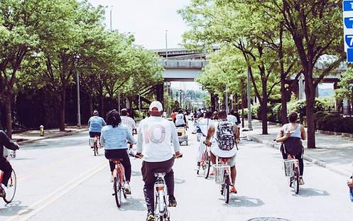 Eine Gruppe Fahrradfahrer